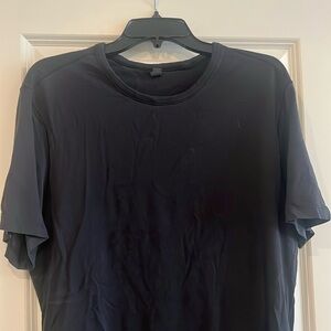 Lululemon Black Fundamental T Shirt Size Large
Great condition
